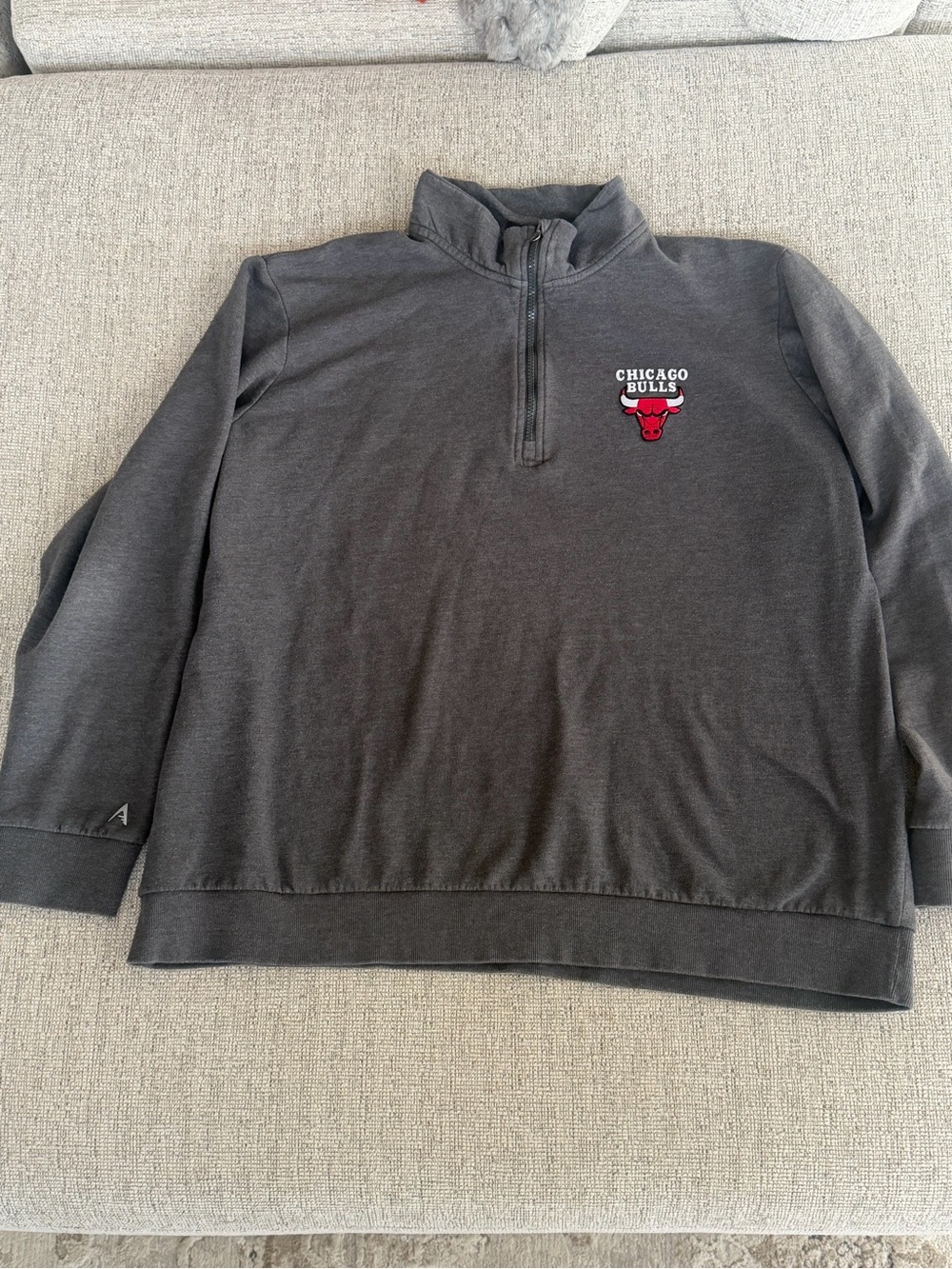 Antigua Men's Charcoal Zip-Up Pullover with Red Chicago Bulls Logo